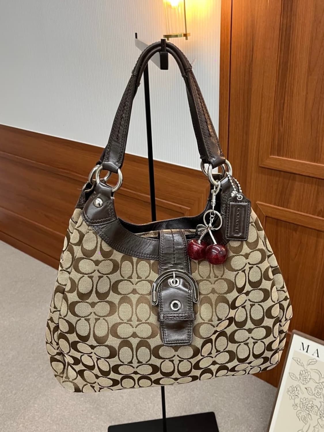 코치 숄더백 상품이미지1