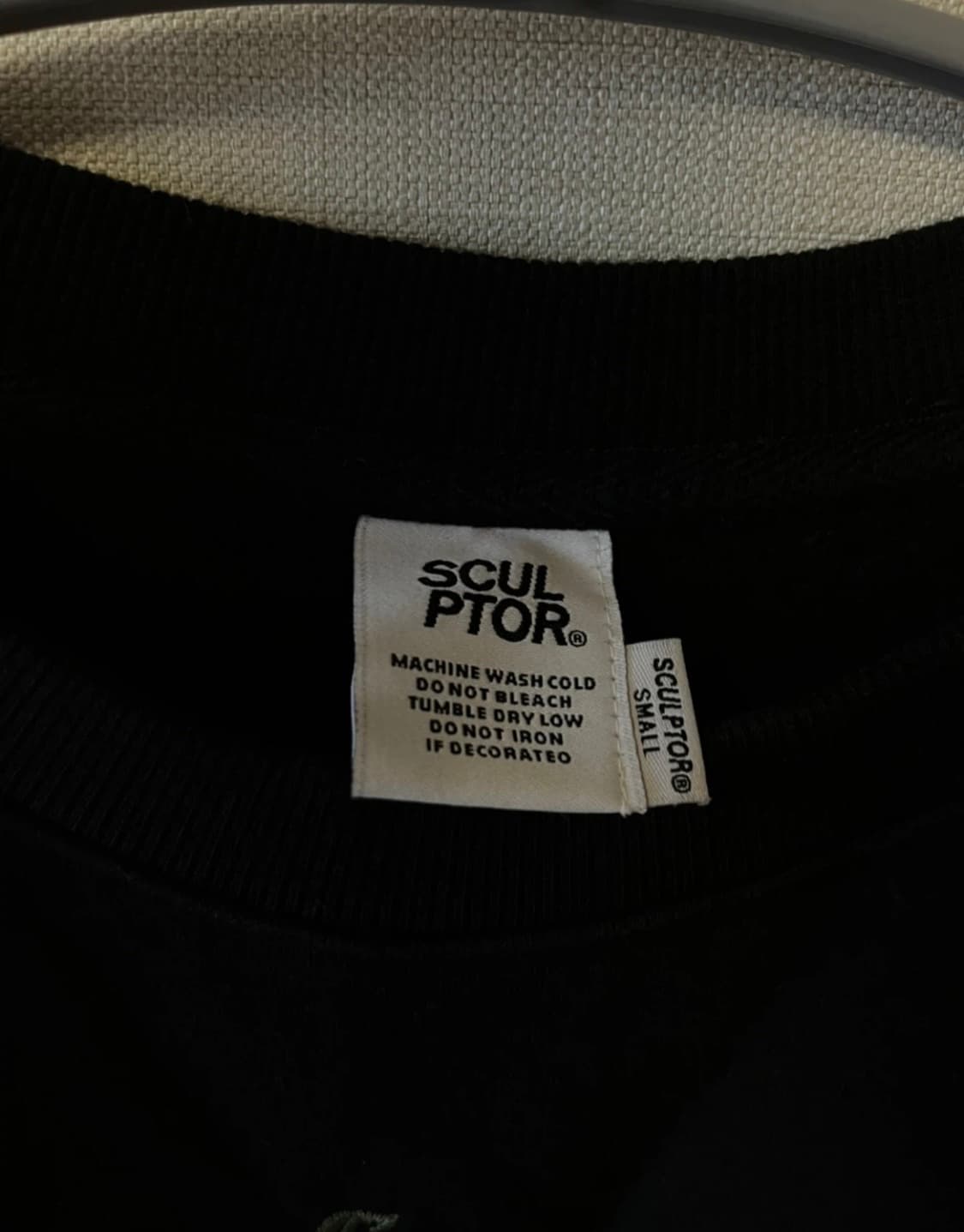 스컬프터 자수 기모 블랙 맨투맨 상품이미지3