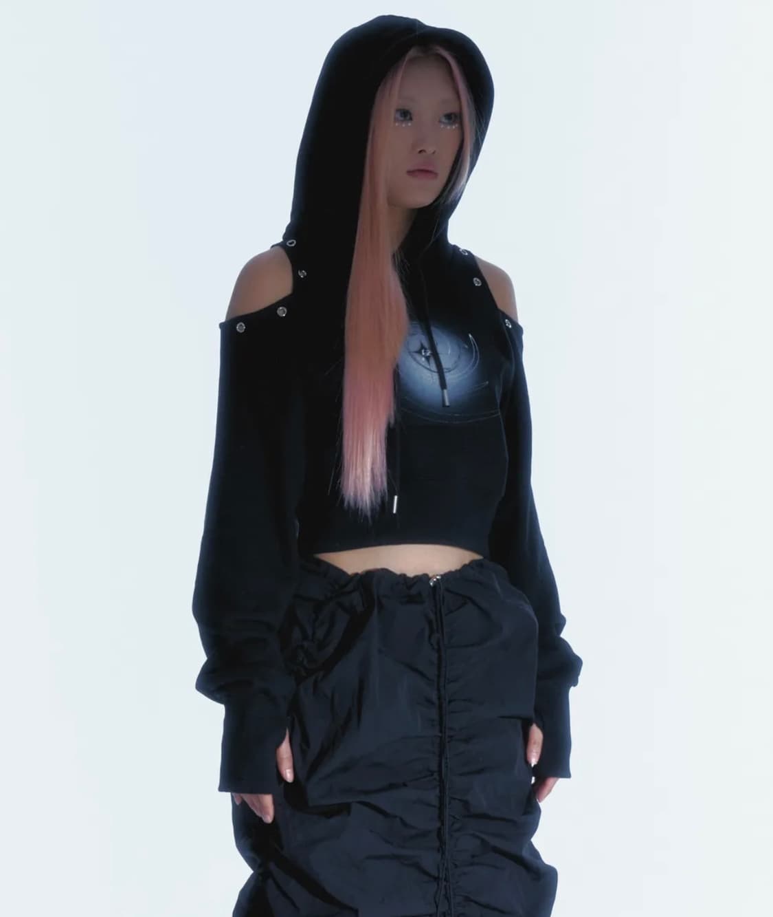 223 아일렛 슬림 크롭 후디 상품이미지1