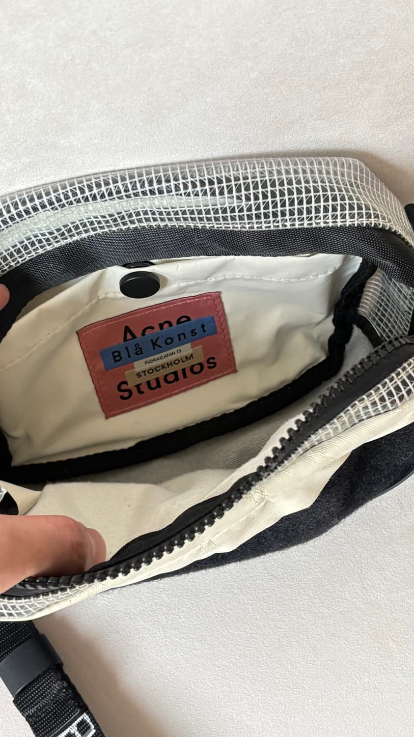 아크네스튜디오 크로스백 상품이미지2