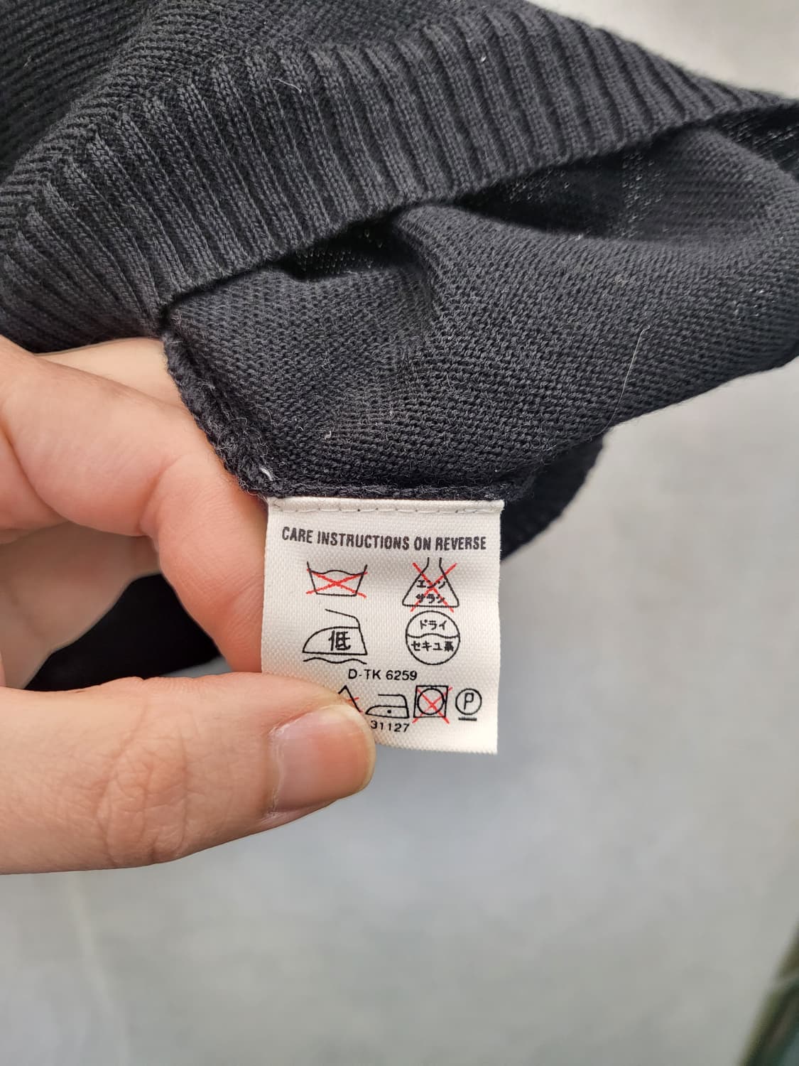 DKNY 블랙 니트 조끼 상품이미지4