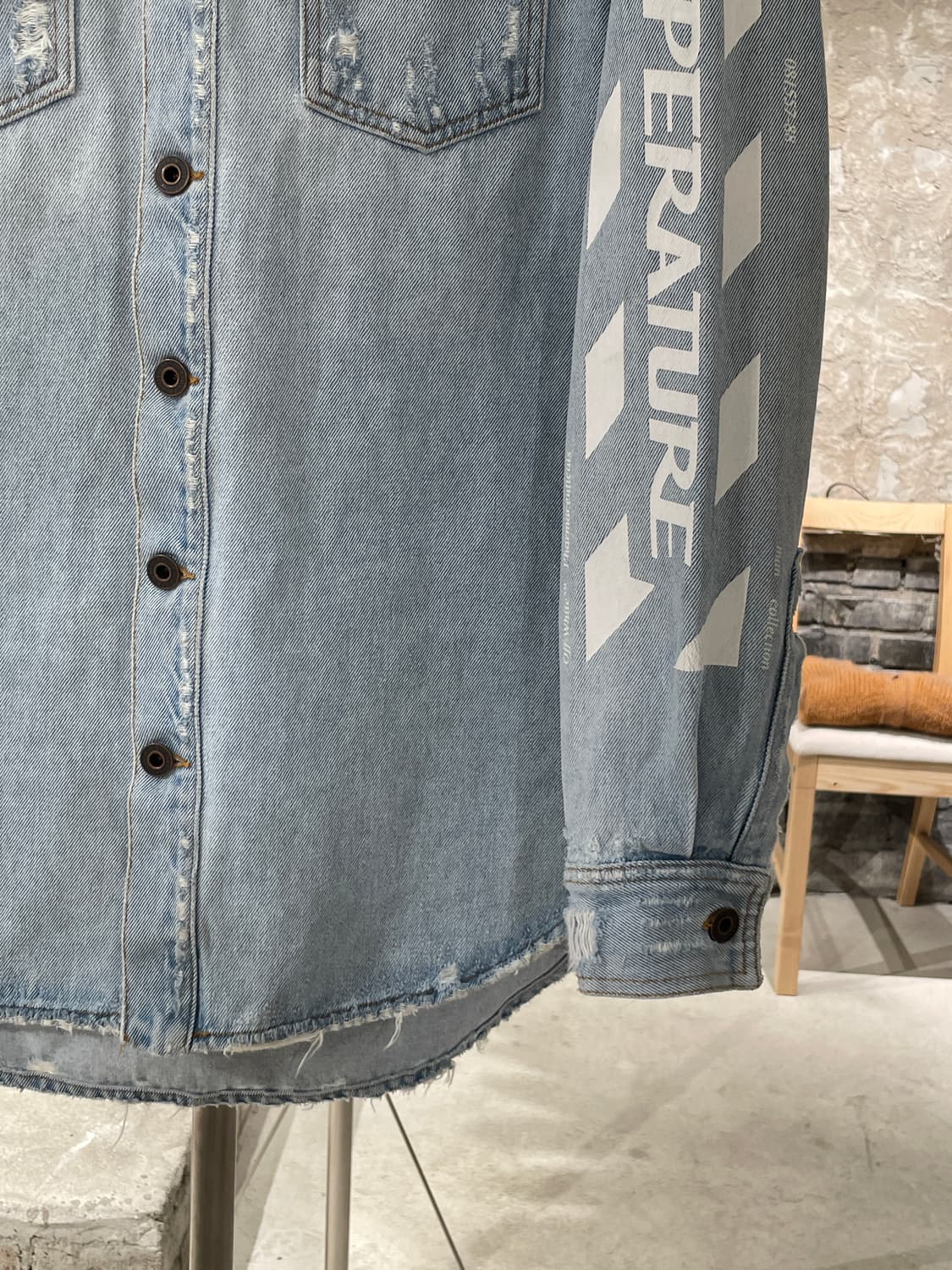 오프화이트 18S/S 연청 템퍼레이처 데님 셔츠 상품이미지5