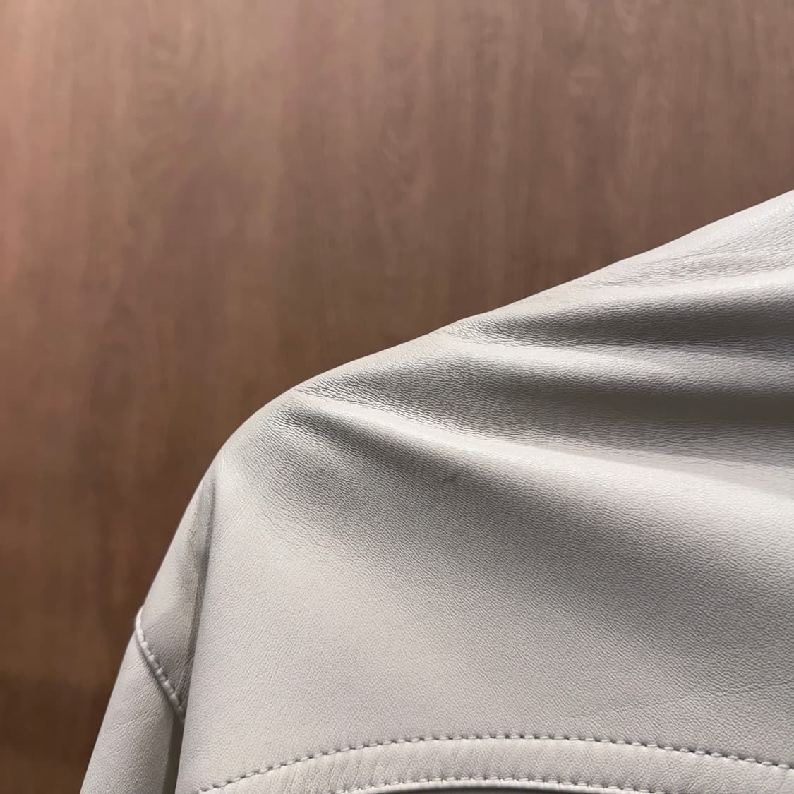 발망 하이넥 레더 집업 자켓 웨스턴 요크 디테일 레귤러핏 아이보리 상품이미지9