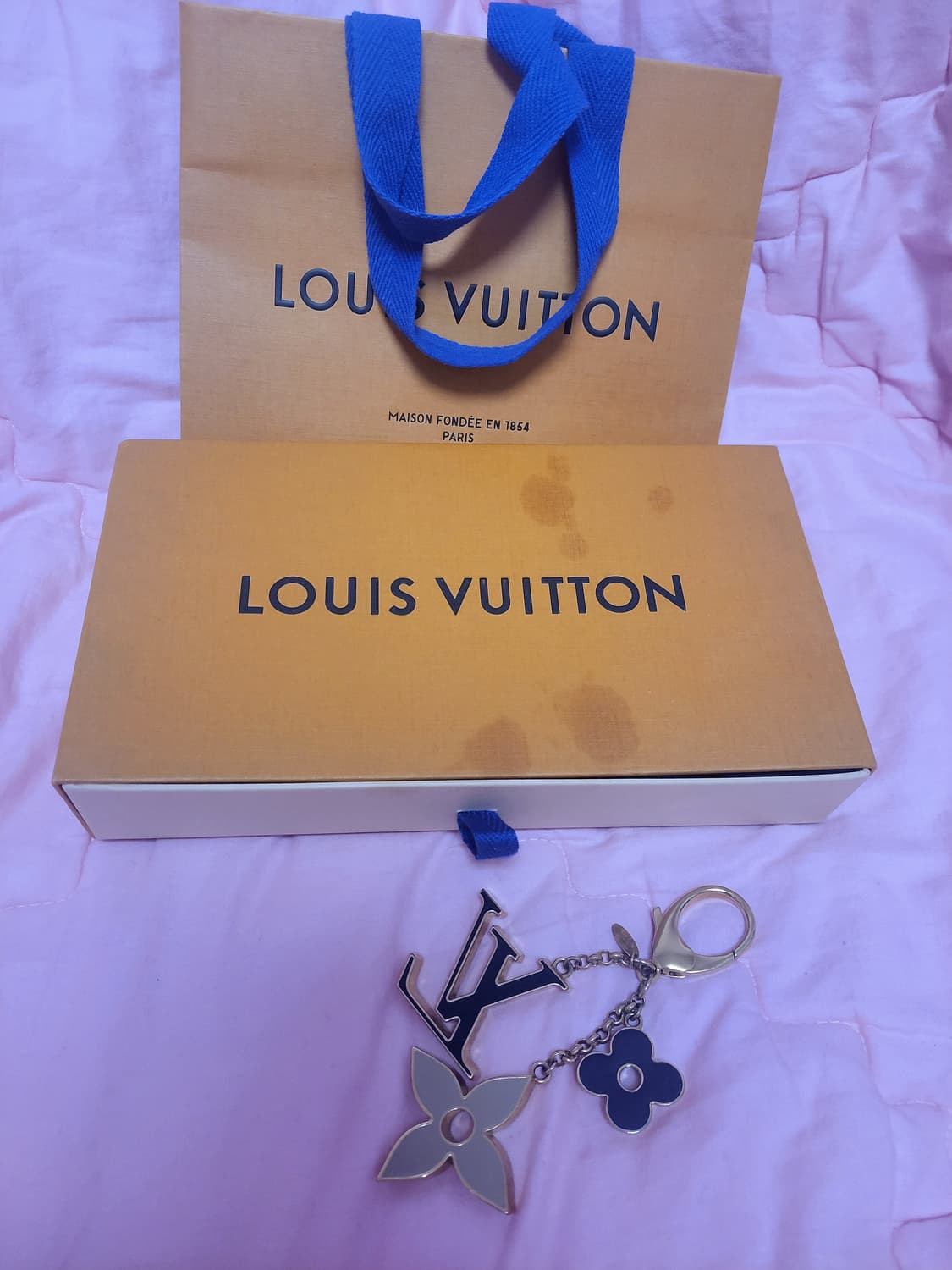 정품)급처상태좋음!루이비통 플뢰르 모노그램플라워 백참 키링 공홈가68만원 상품이미지1