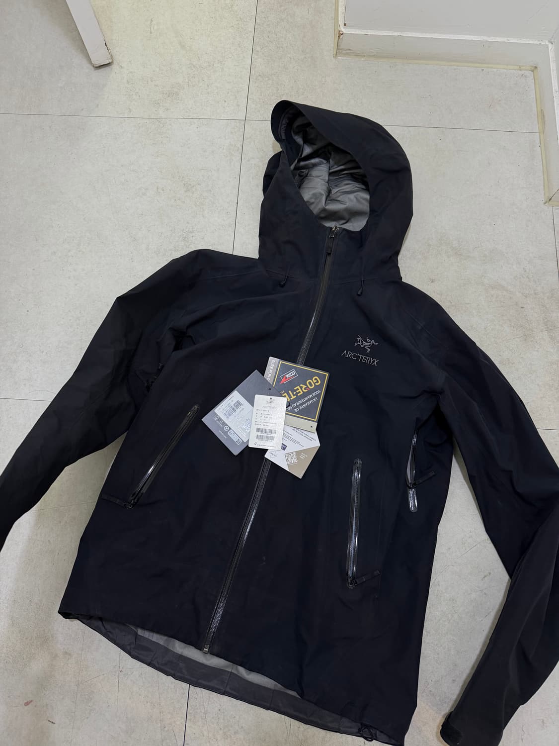 아크테릭스 베타 LT   L 사이즈 사진찍고 절대 안입습니다  상태 8. 상품이미지1