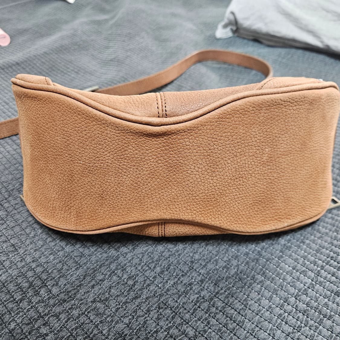 오소이 osoi 카고 호보백 cargo hobo 누벅 브라운 상품이미지5