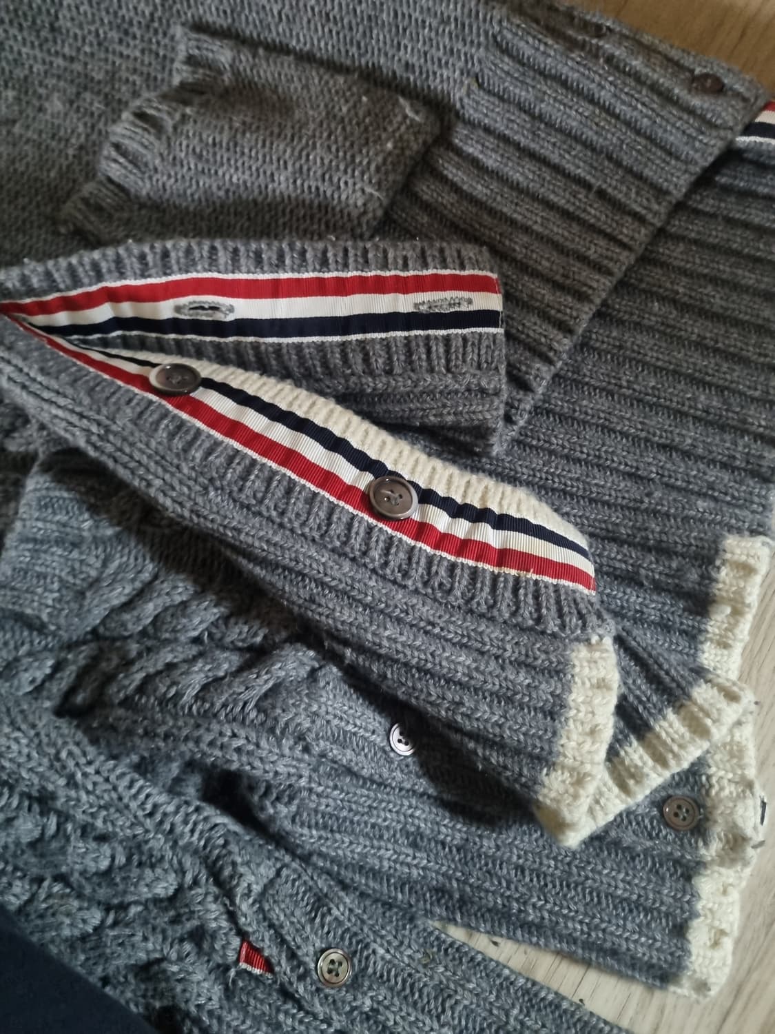 특가) 톰브라운 그레이 케이블니트가디건.   M/L 상품이미지4