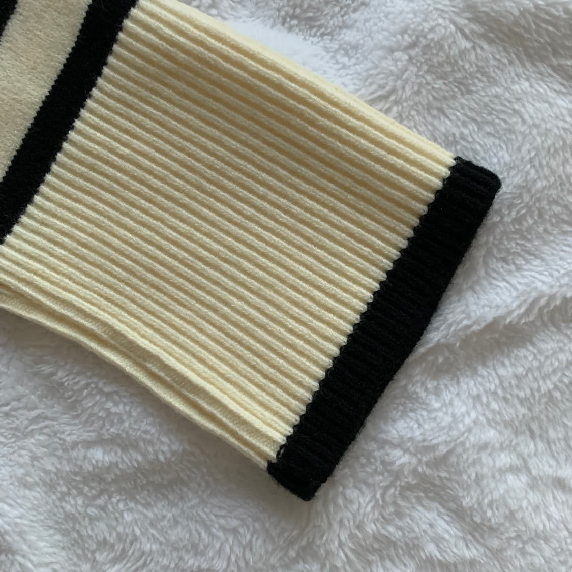 스트라이프 옆트임 루즈핏 터틀넥 니트 상품이미지7