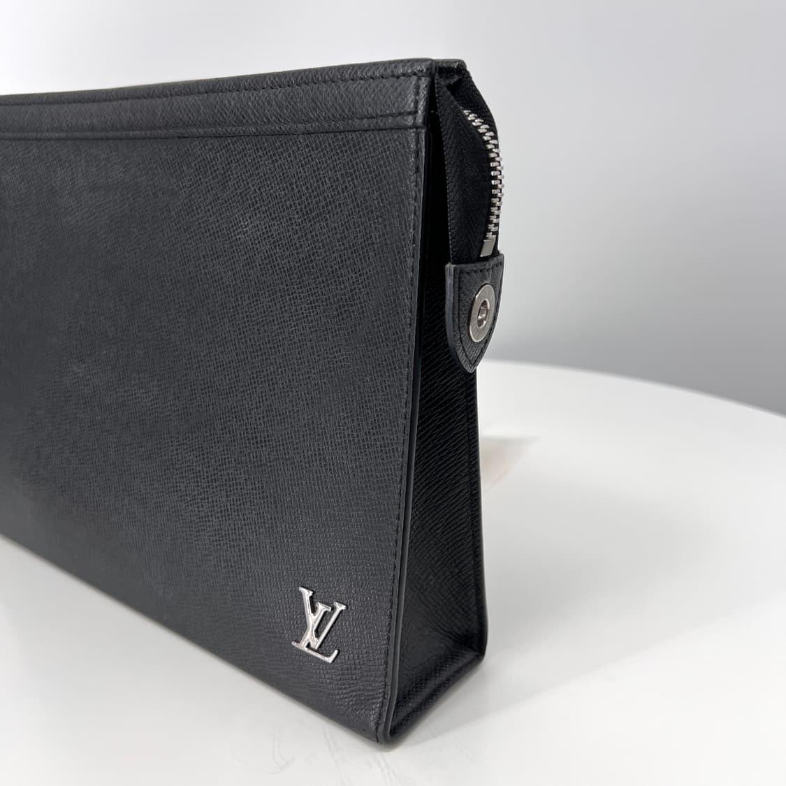 루이비통 LV 타이가 포쉐트 보야주 클러치백 블랙 (M30450) 상품이미지8