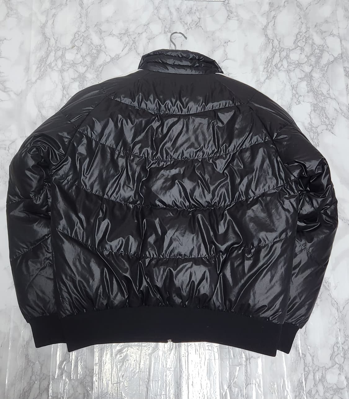 105 아디다스 삼선 블랙 유광 푸퍼 숏 패딩 자켓 상품이미지5