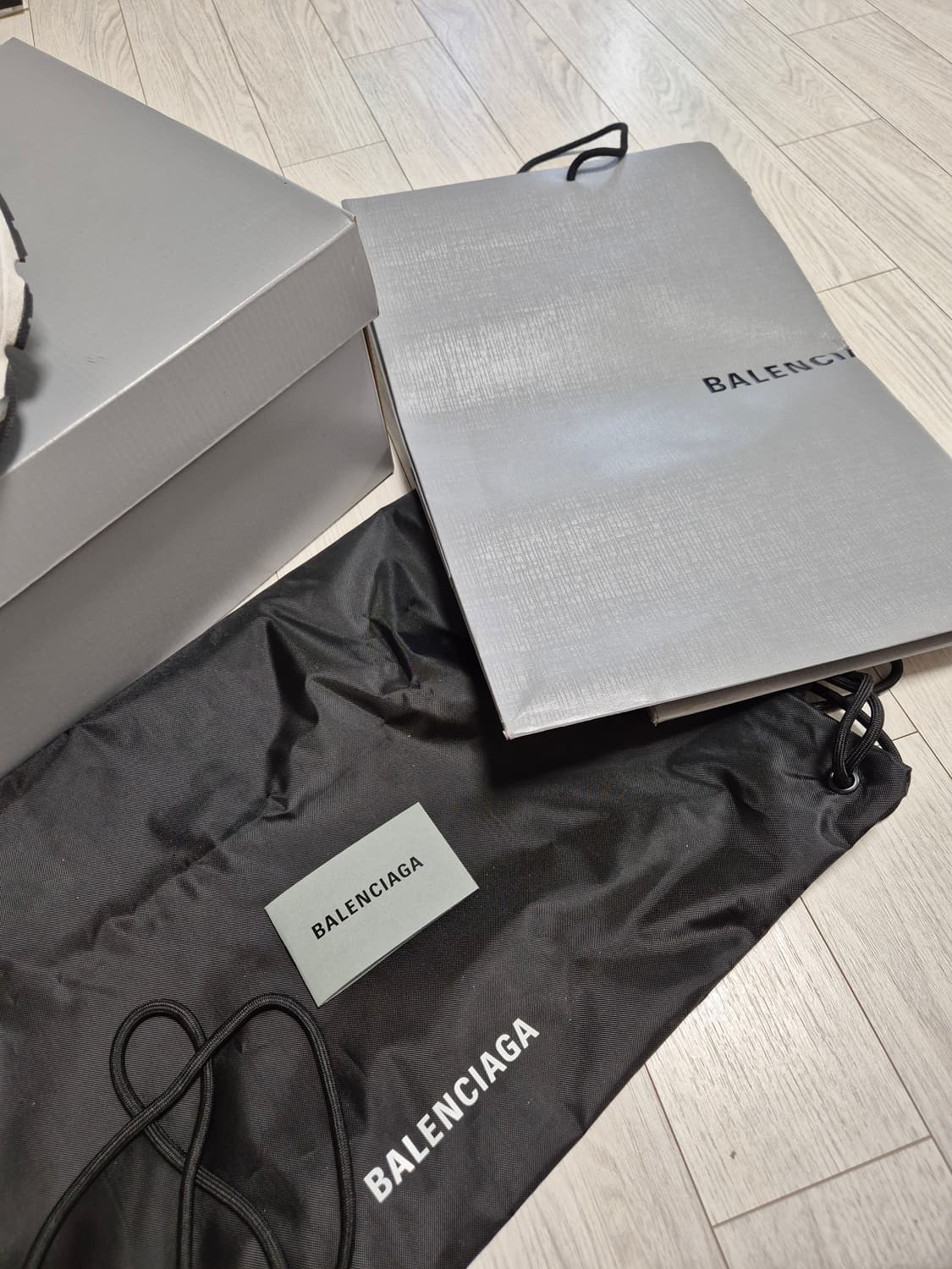 발렌시아가 카고 스니커즈 검흰 40 상품이미지9