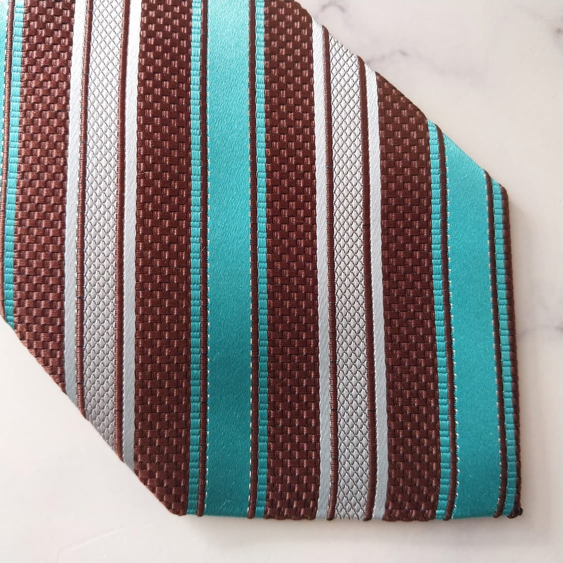 니나리치 실크 스트라이프 패턴 넥타이 9.4cm A+등급 K1960
 상품이미지7