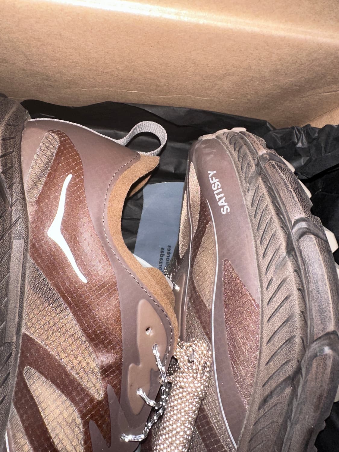 호카x새티스파이 마파테 스피드4 라이트러버 275 상품이미지2