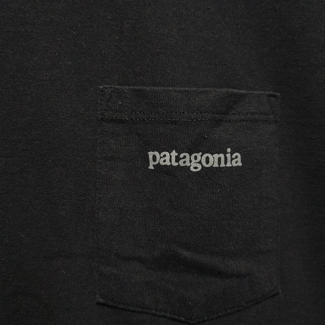 파타고니아 레귤러핏 포켓 반팔 티셔츠 블랙  상품이미지3