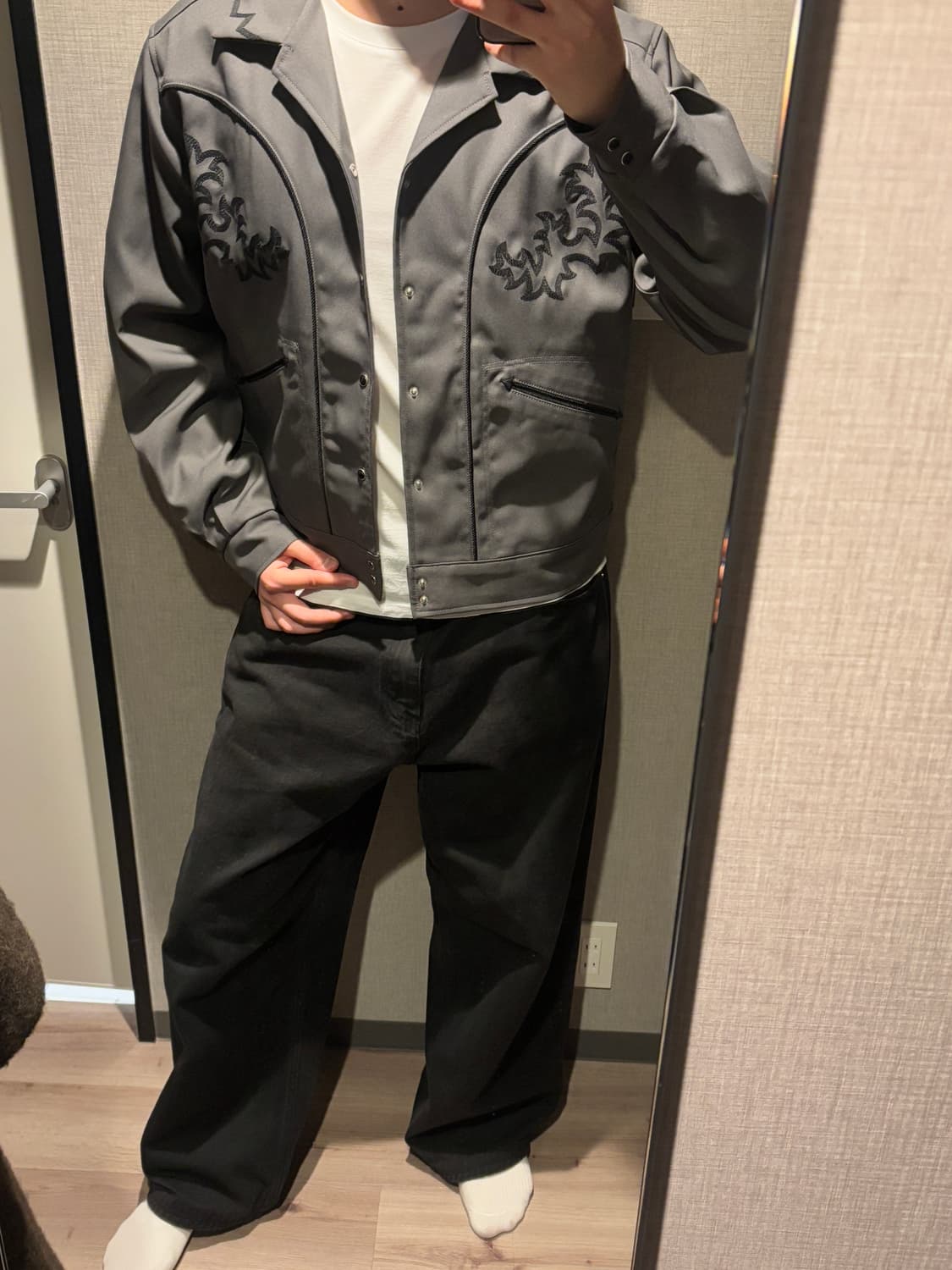 이번에 일본에서 사고 한국와보니 저랑 잘 안어울려서 싸게팝니다. 상품이미지2