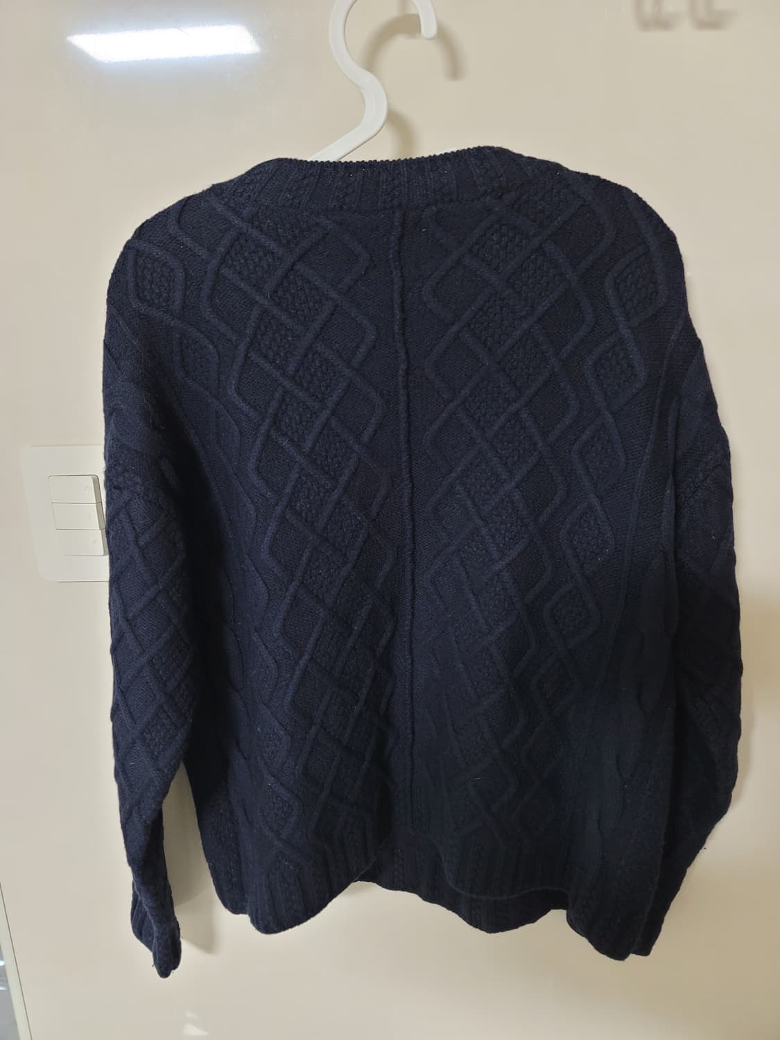 바토너 블랙 두툼 케이블 울니트 남성95~100사이즈 상태굿
 상품이미지2