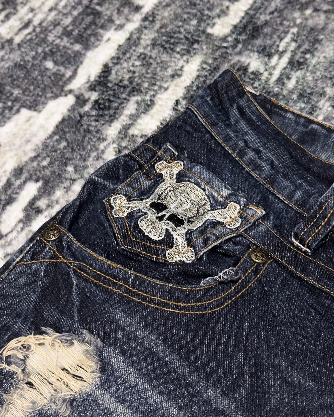 {UNKNOWN} Skull Patch Flare Jeans 상품이미지4