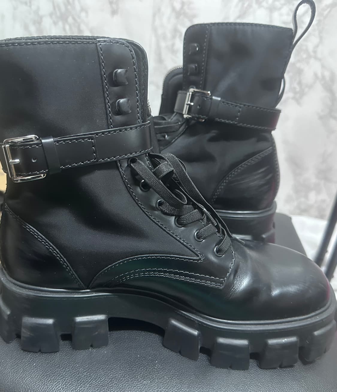 프라다 모놀리스 브러쉬드 레더 앤 나일론 부츠 블랙 9.5 상품이미지3