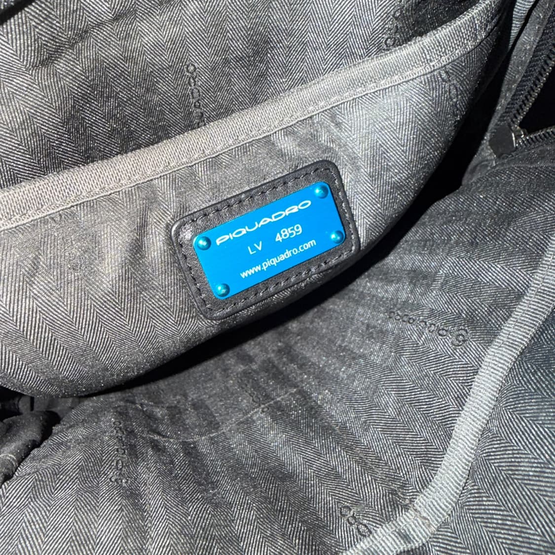 PIQUADRO 피콰도르 남성 레더 크로스백 상품이미지6