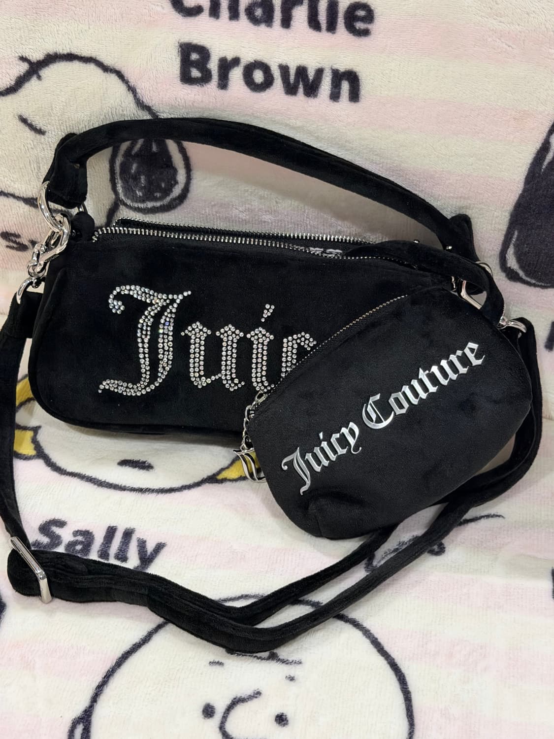 [신상✨프리뷰세일] 쥬시꾸뛰르 벨벳 블랙 숄더백/크로스백 상품이미지2