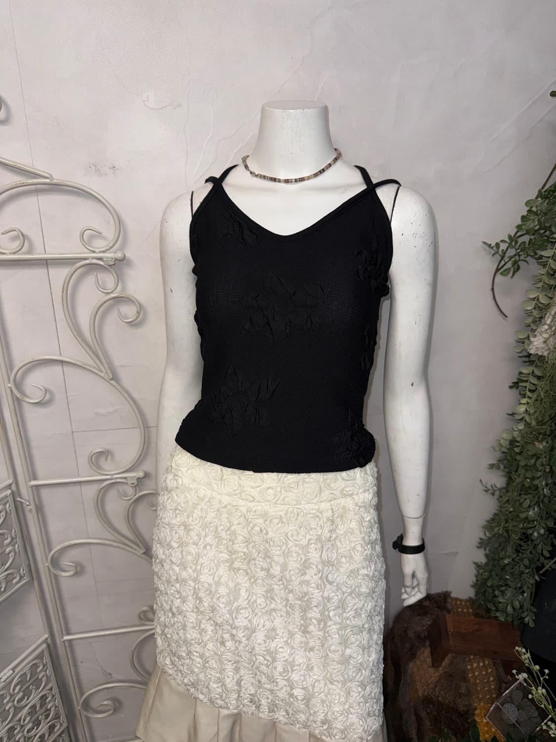 Black flower embossing crop sleeveless  상품이미지6