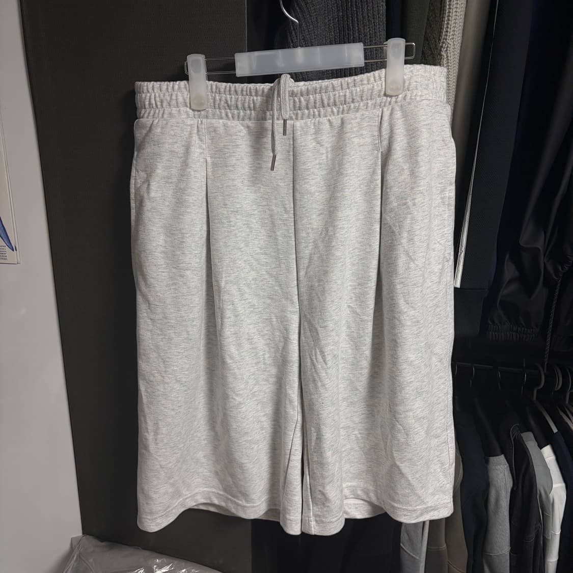 (2XL)무신사스탠다드 쿨탠다드 원 턱 버뮤다 스웨트 팬츠 멜란지라이트 상품이미지2