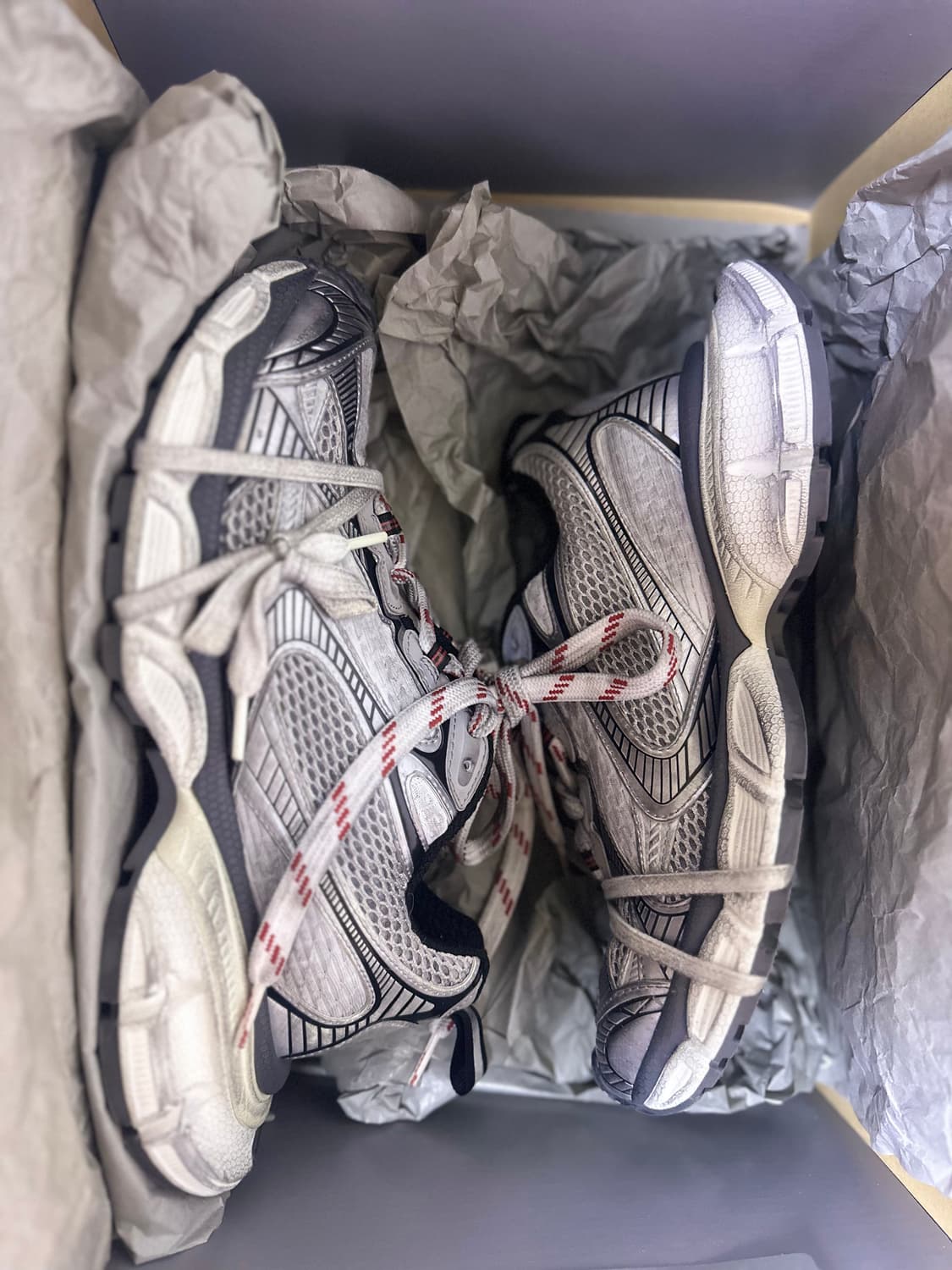 [40] 발렌시아가 3XL 그레이화이트레드 초판 상품이미지2