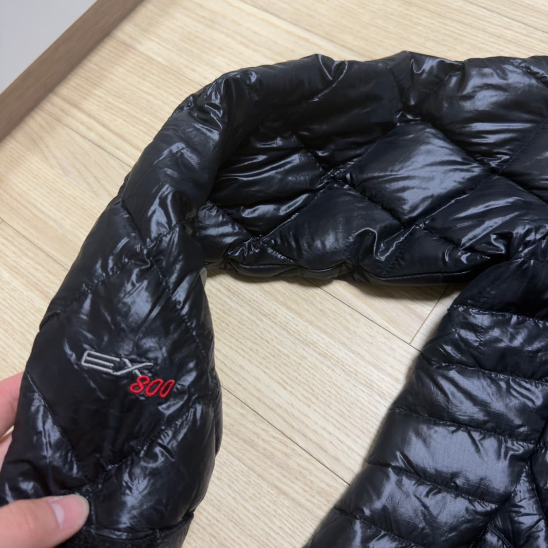 몽벨 유광 경량패딩 상품이미지2