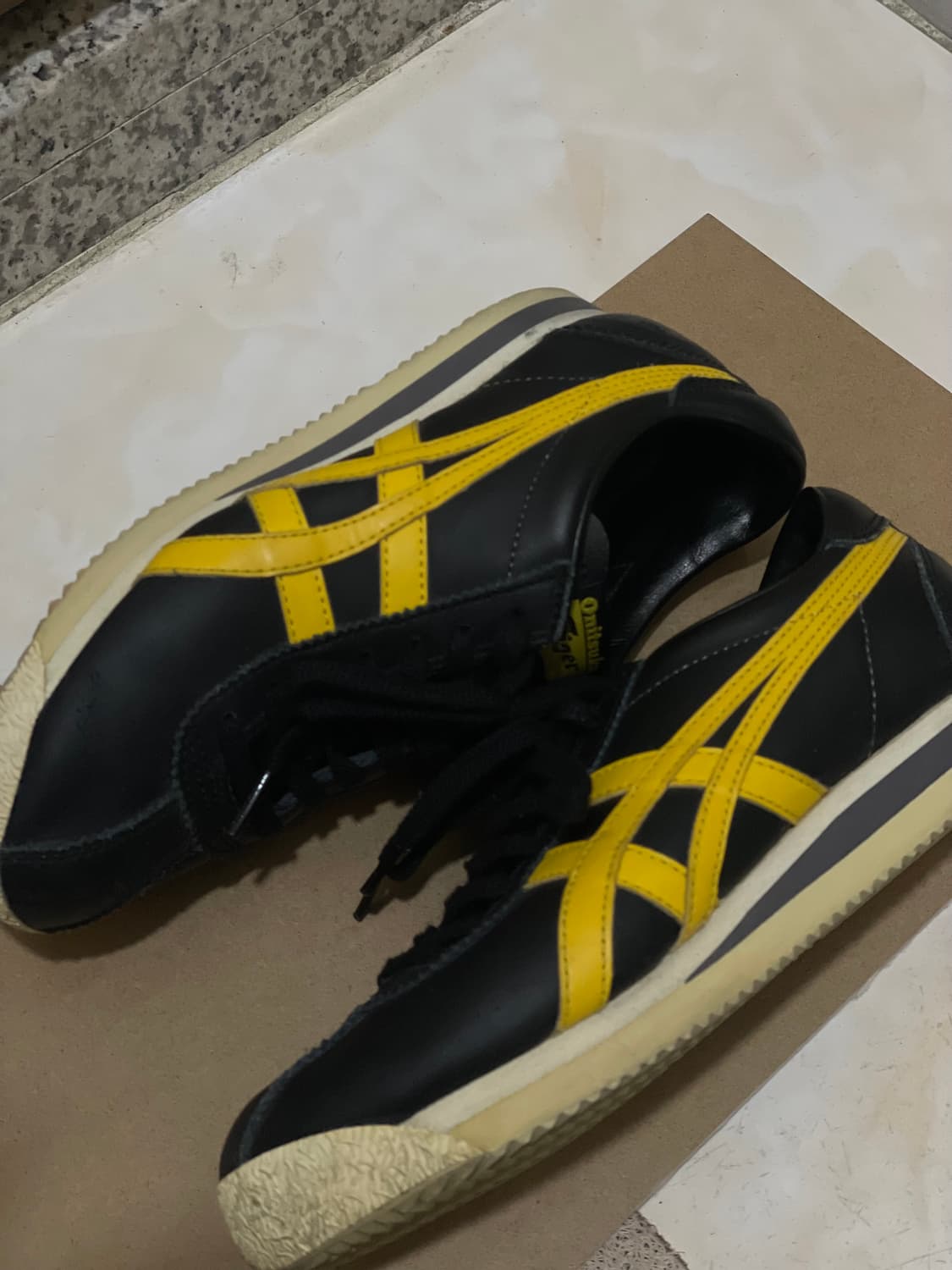 오니츠카 타이거 멕시코 66 블랙/ 옐로우 240 상품이미지3