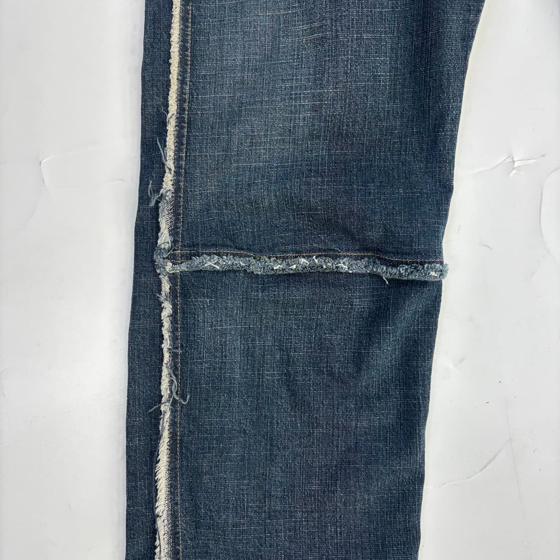 디젤(DIESEL) 데미지드 심 디테일 데님 팬츠 상품이미지4