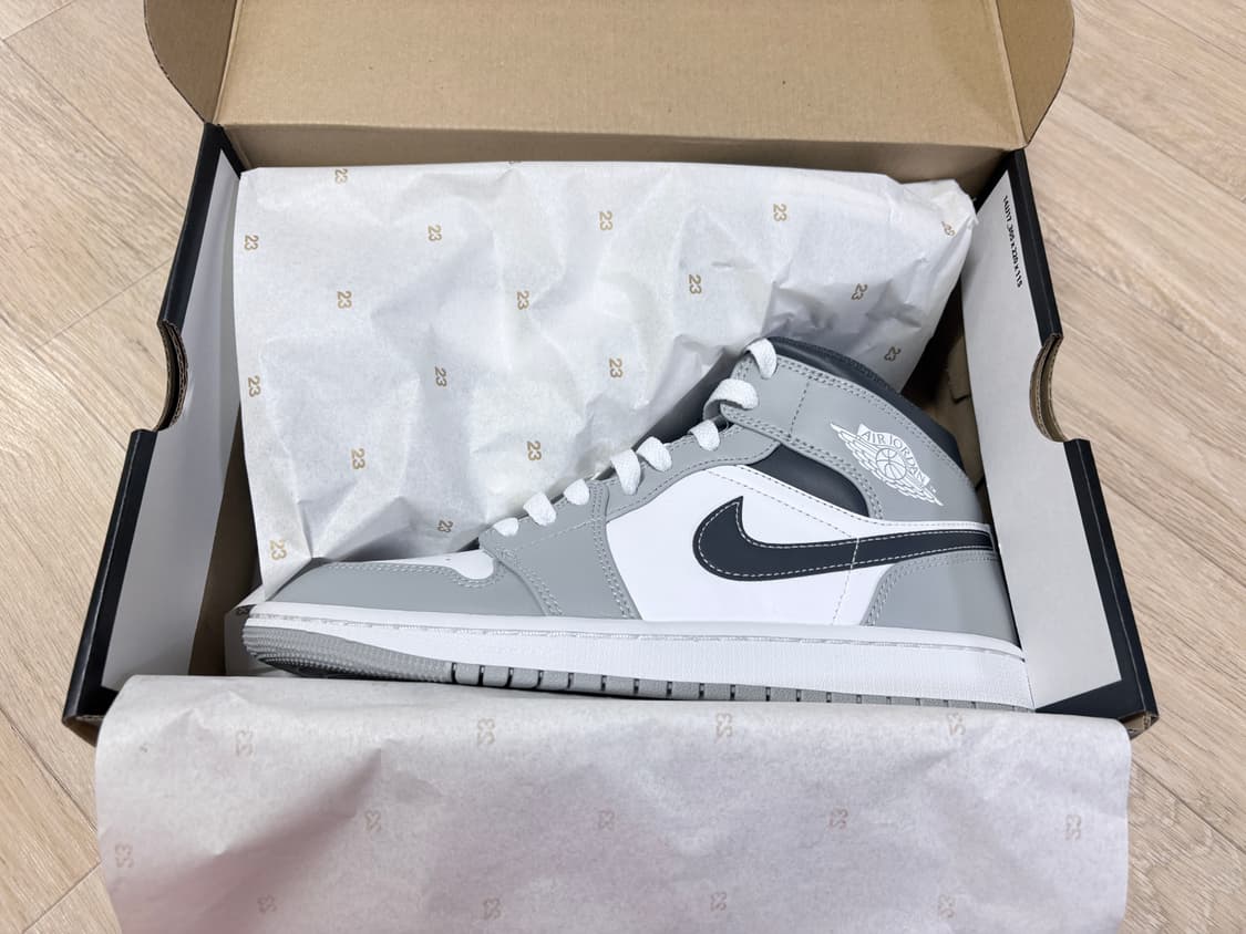 조던 1 미드 라이트 스모크 그레이 앤트러사이트 상품이미지1