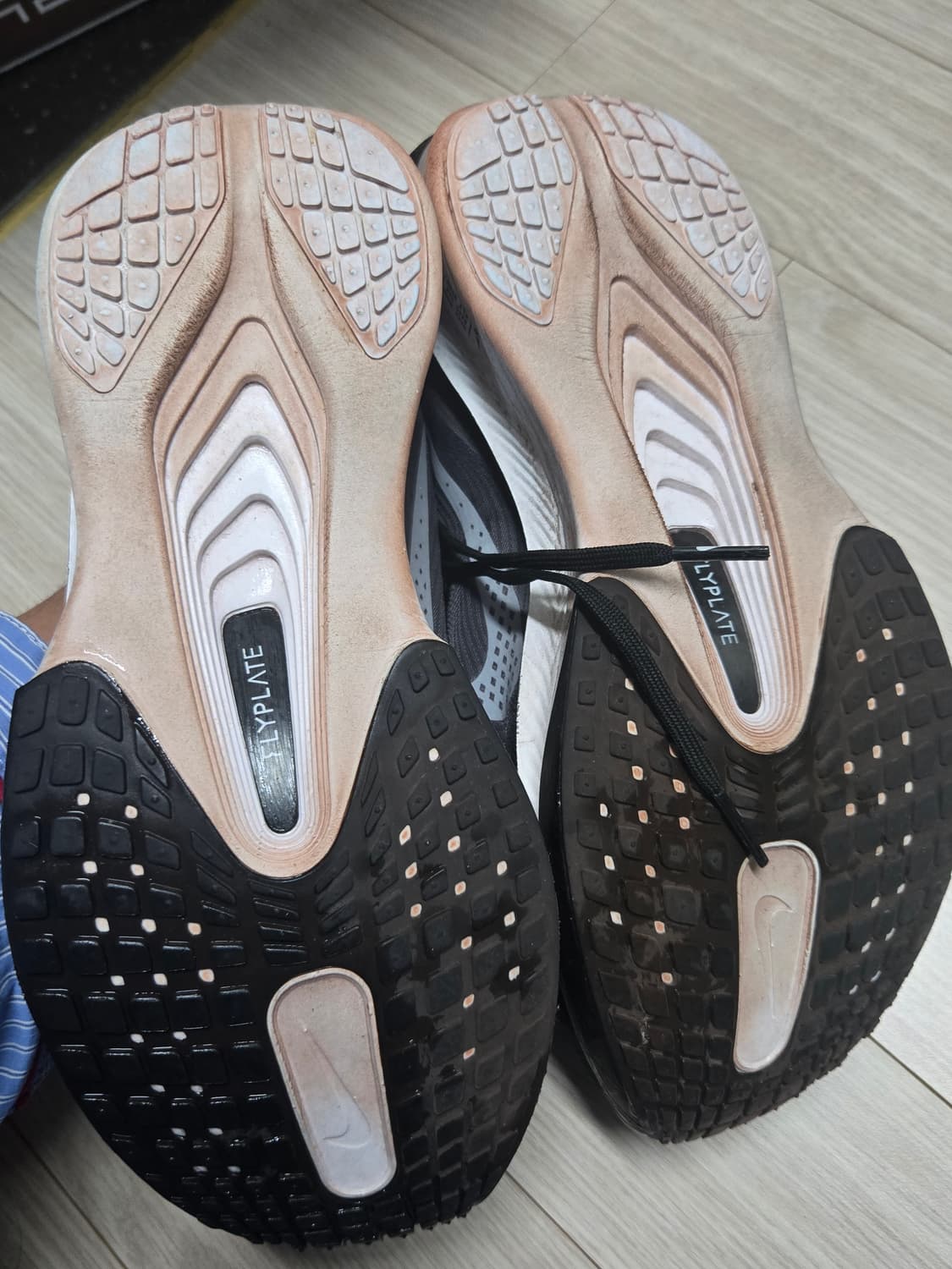 나이키 줌플라이6 260 그레이 팝니다. 상품이미지2