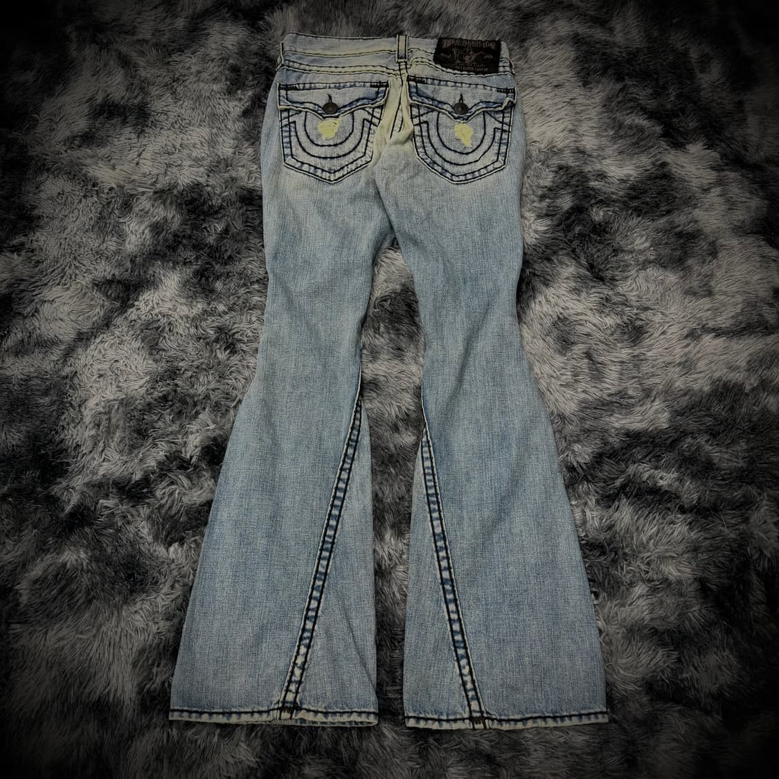 True Religion 블랙 스티치 데미지 부츠컷 데님 팬츠 상품이미지1
