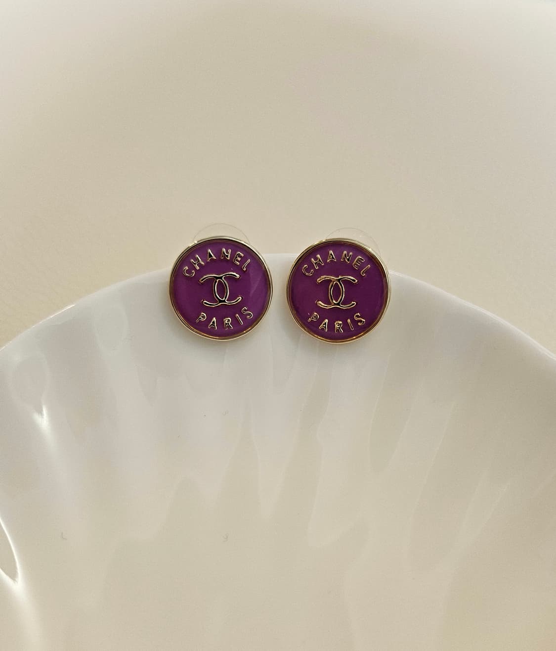 샤넬 단추 CC로고 퍼플 귀걸이 업사이클링 상품이미지1