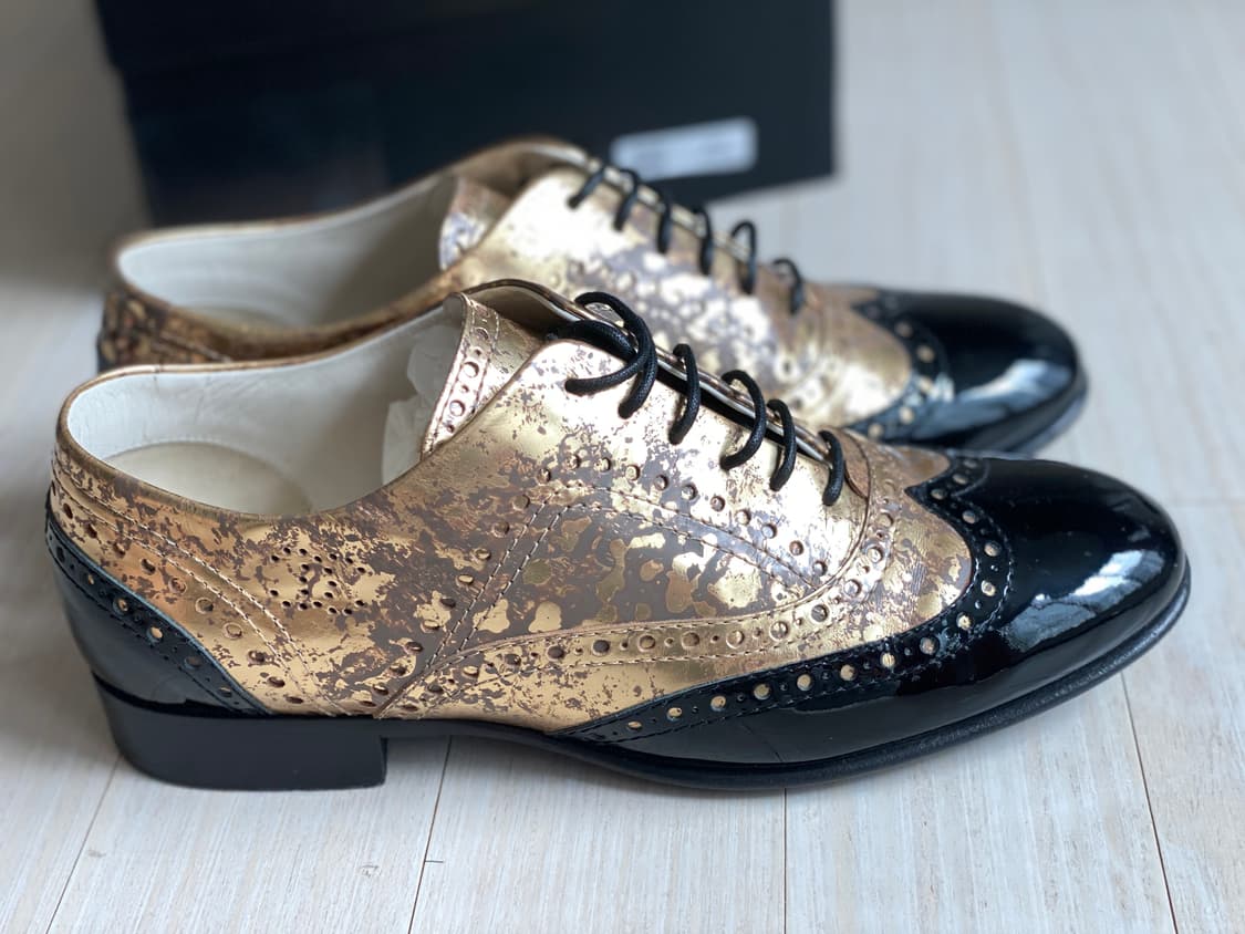 샤넬  골드&블랙 페이던트 옥스포드 슈즈. 37.5size 상품이미지2