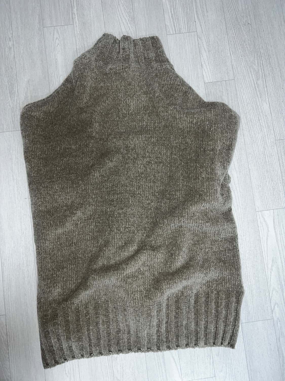 솔리드옴므 목폴라 절개니트 상품이미지2