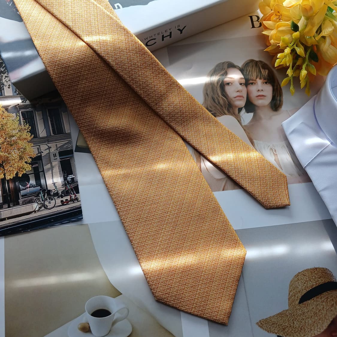 지방시 실크 옐로우 패턴 넥타이 9.5cm A+등급 A18394
 상품이미지3