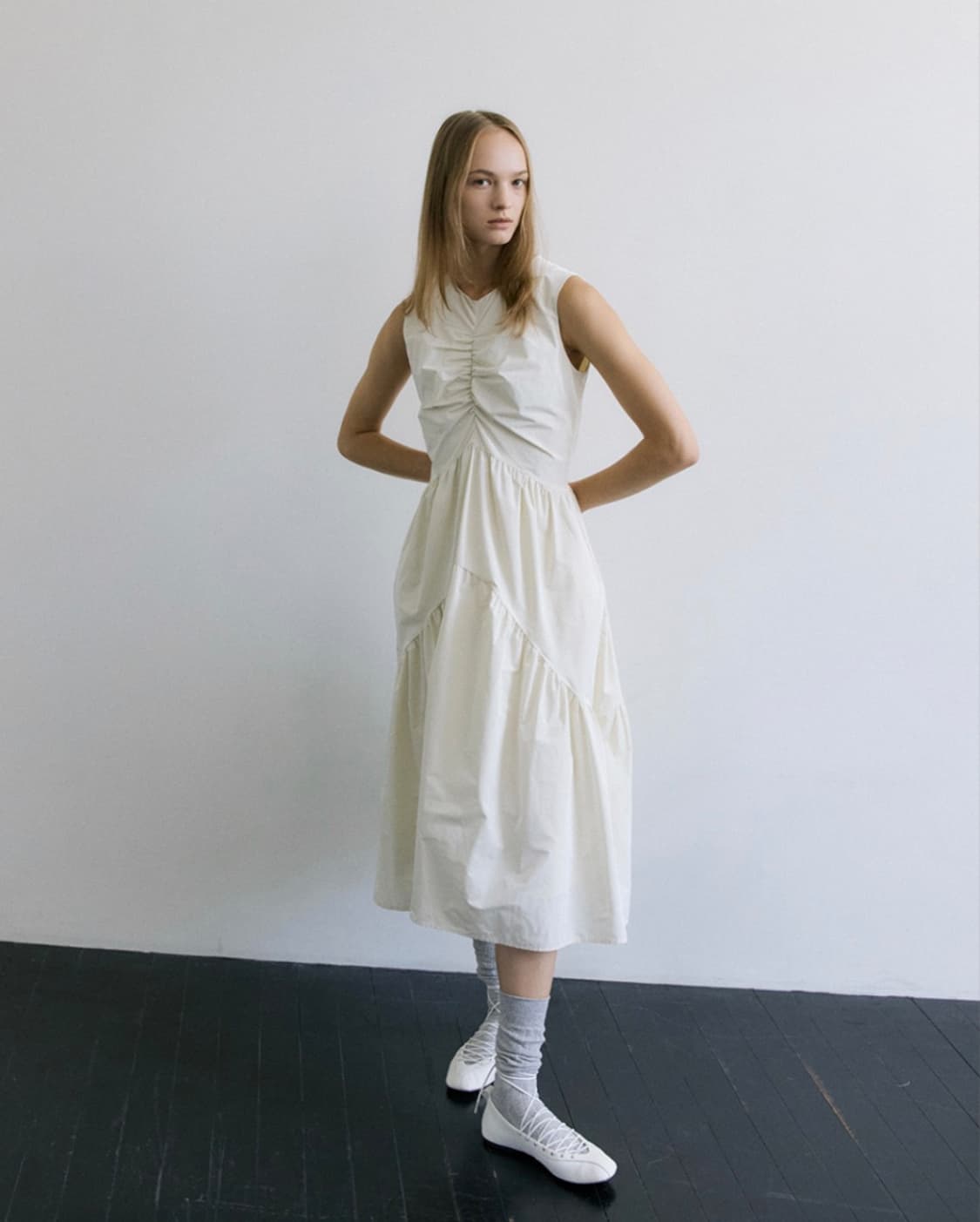 마이스 샤이닝 슬리브리스 드레스 상품이미지1