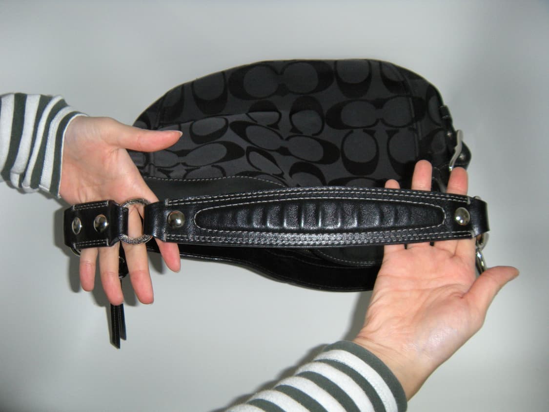 코치 시그니처 버클 숄더백 블랙 상품이미지5