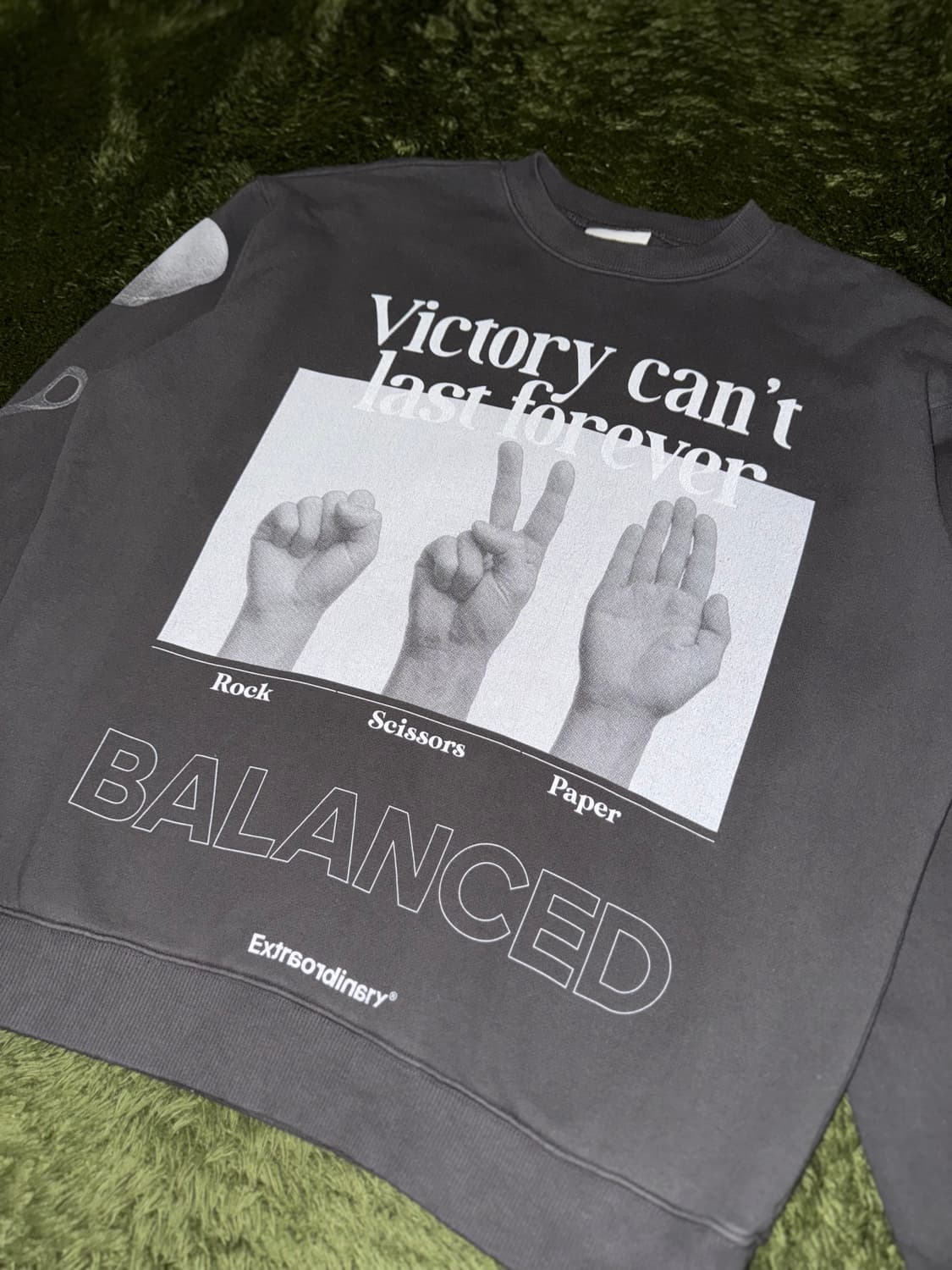 [L] 엑스트라오디너리 RSF 그래픽 릴렉스 핏 스웻셔츠 챠콜 상품이미지2