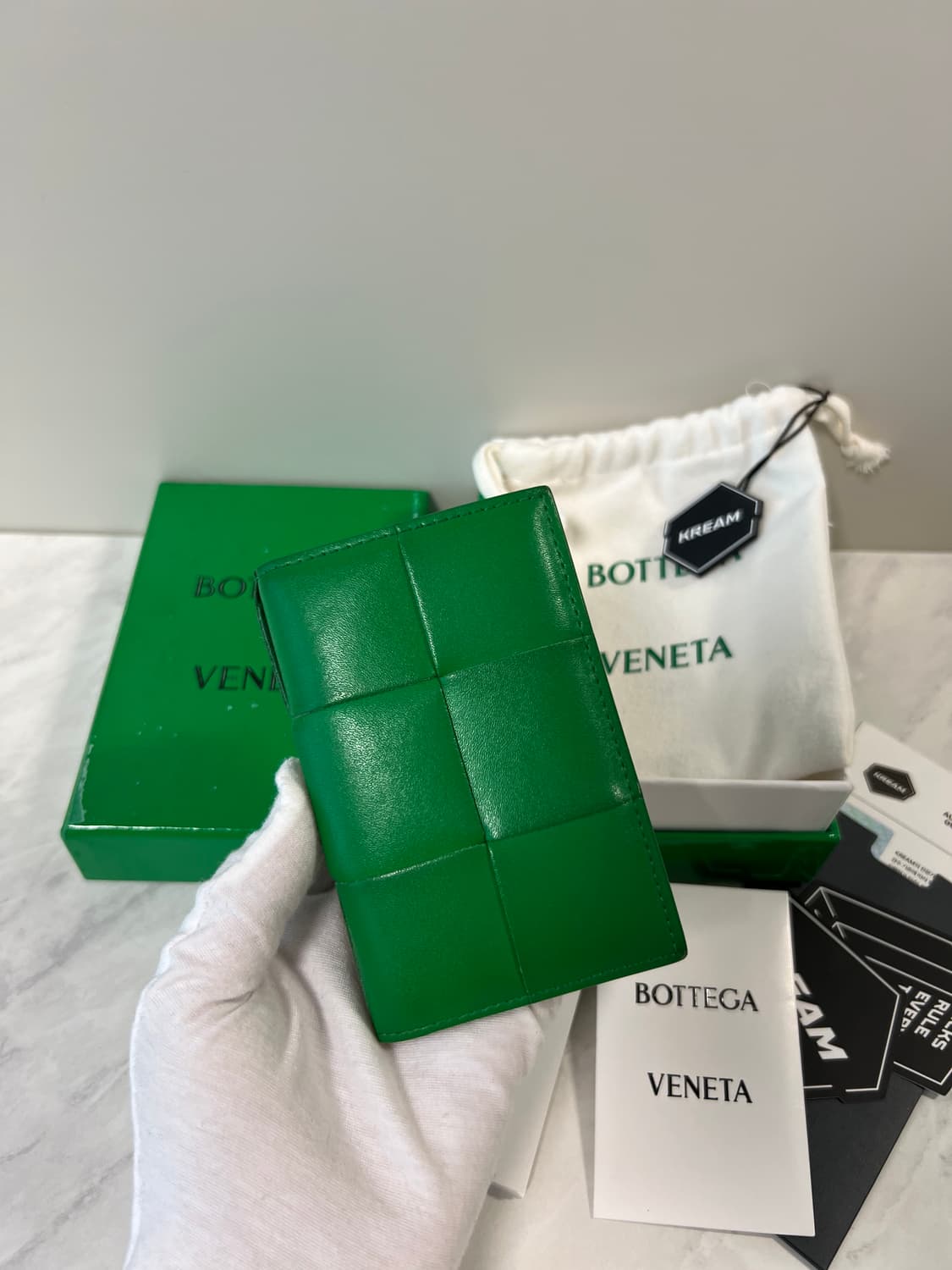 보테가베네타 플랩 카드지갑 상품이미지1