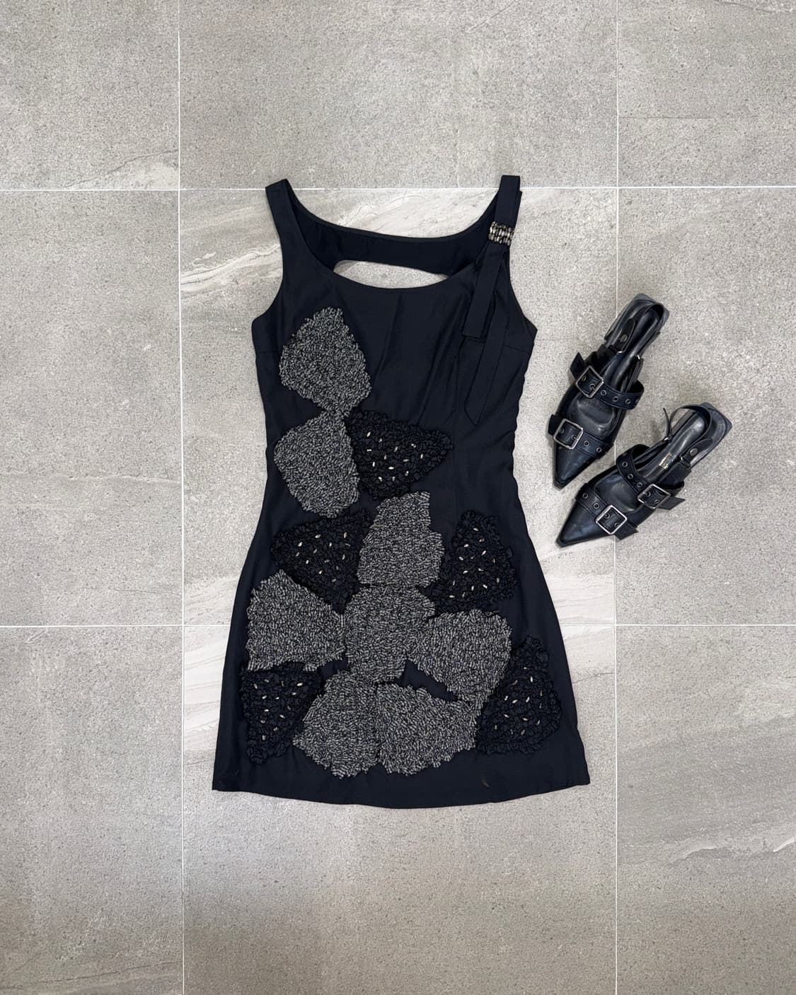 Black pleats flower back slit silk ops 상품이미지1