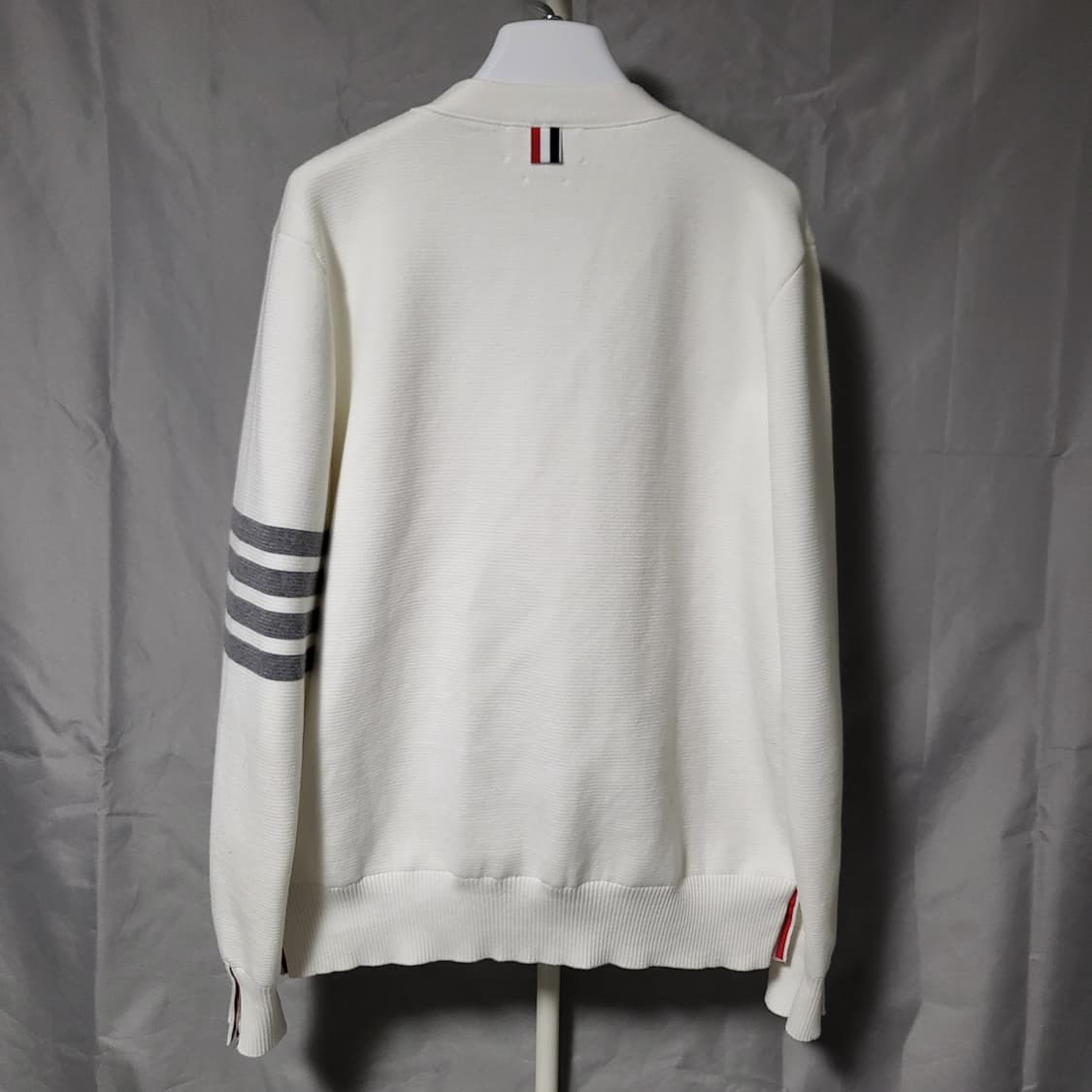 [새상품급/4 size]톰브라운 사선완장 밀라노 스티치 가디건 화이트 상품이미지3