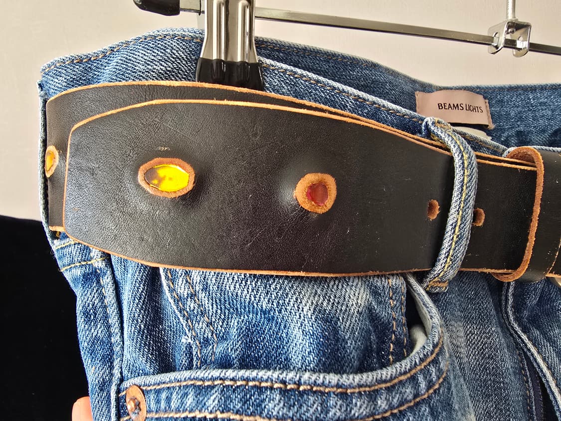 빈티지 멀티 컬러 라인스톤 디테일의 통가죽 벨트 상품이미지3