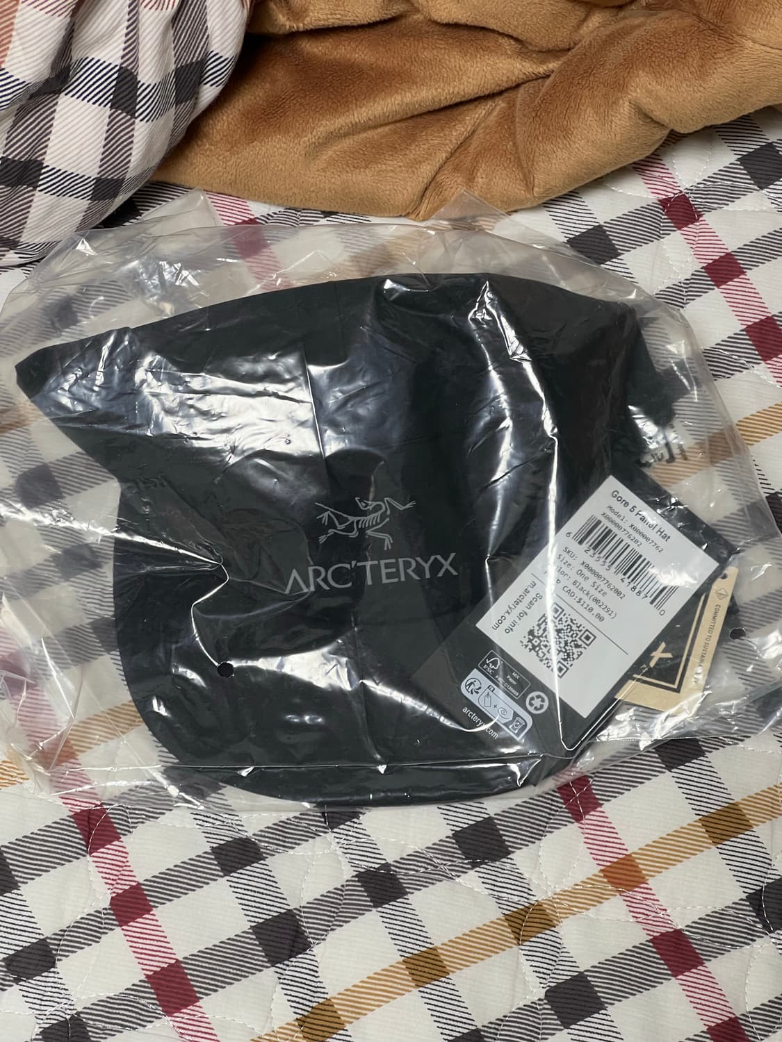 아크테릭스 고어텍스 블랙 캡 상품이미지1