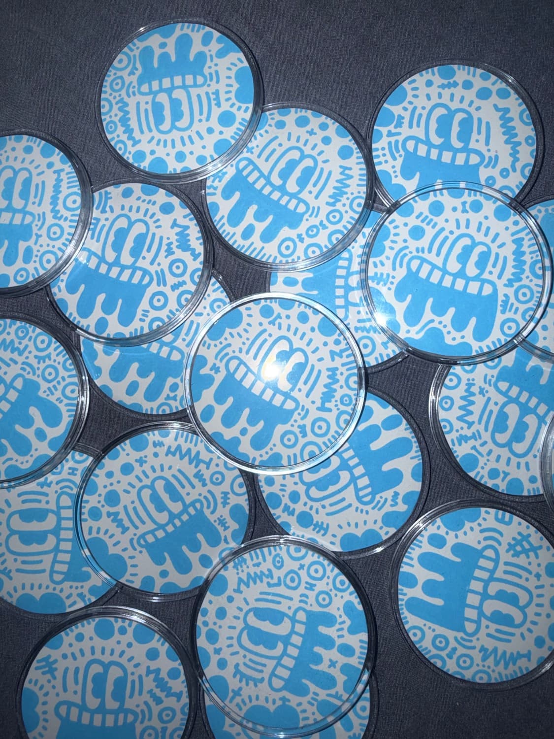 Bingo sky blue eye’s 뱃지 팝니다. 상품이미지9