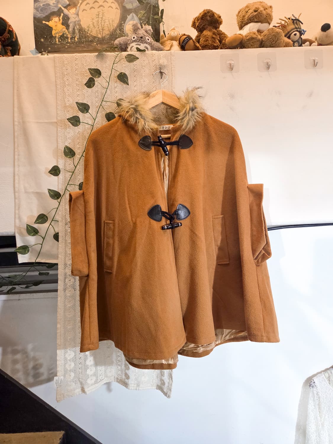 리본디테일 더플 케이프 코트 상품이미지1