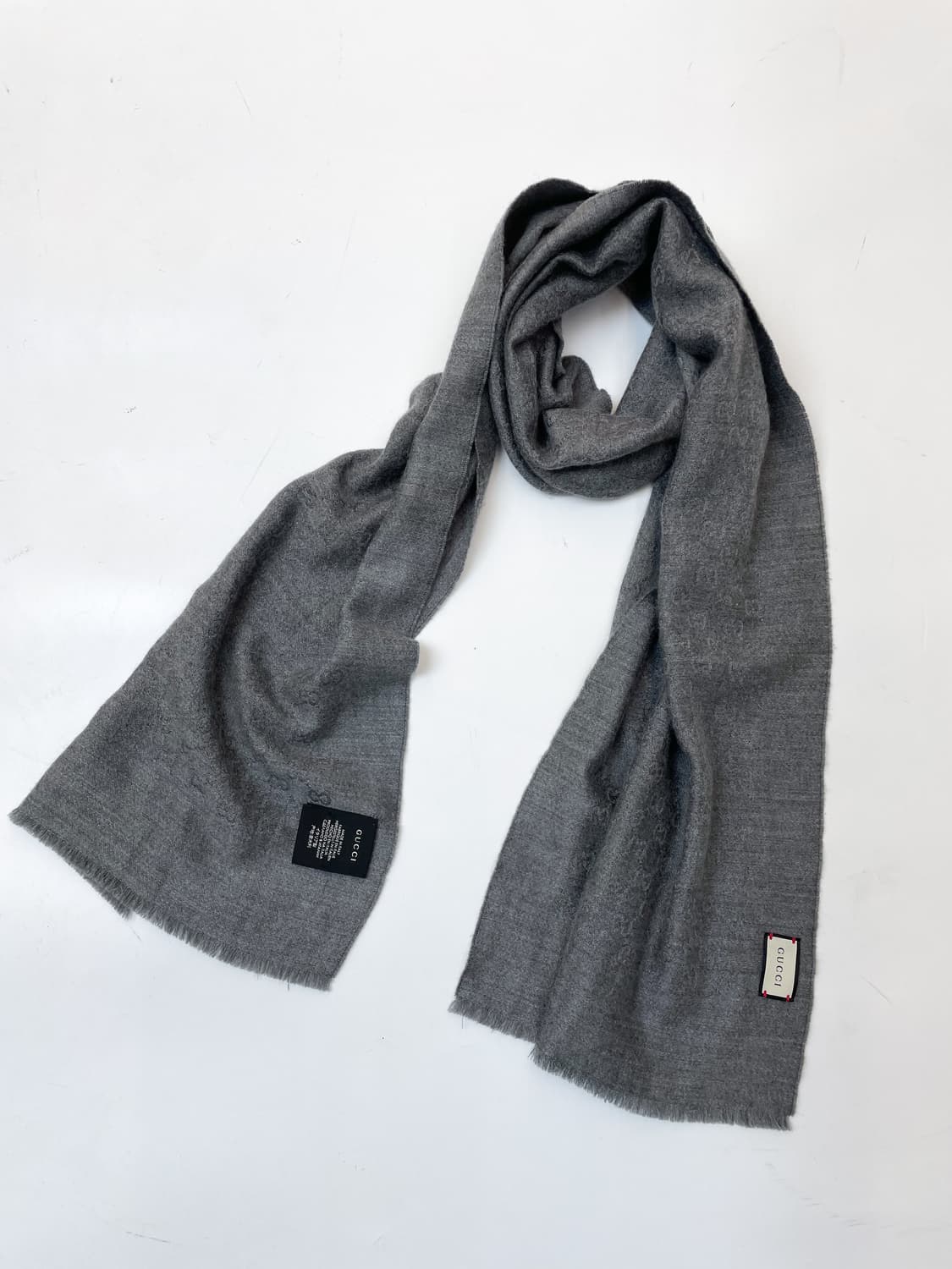 구찌 GG 모노그램 캐시미어 차콜 스카프 상품이미지3