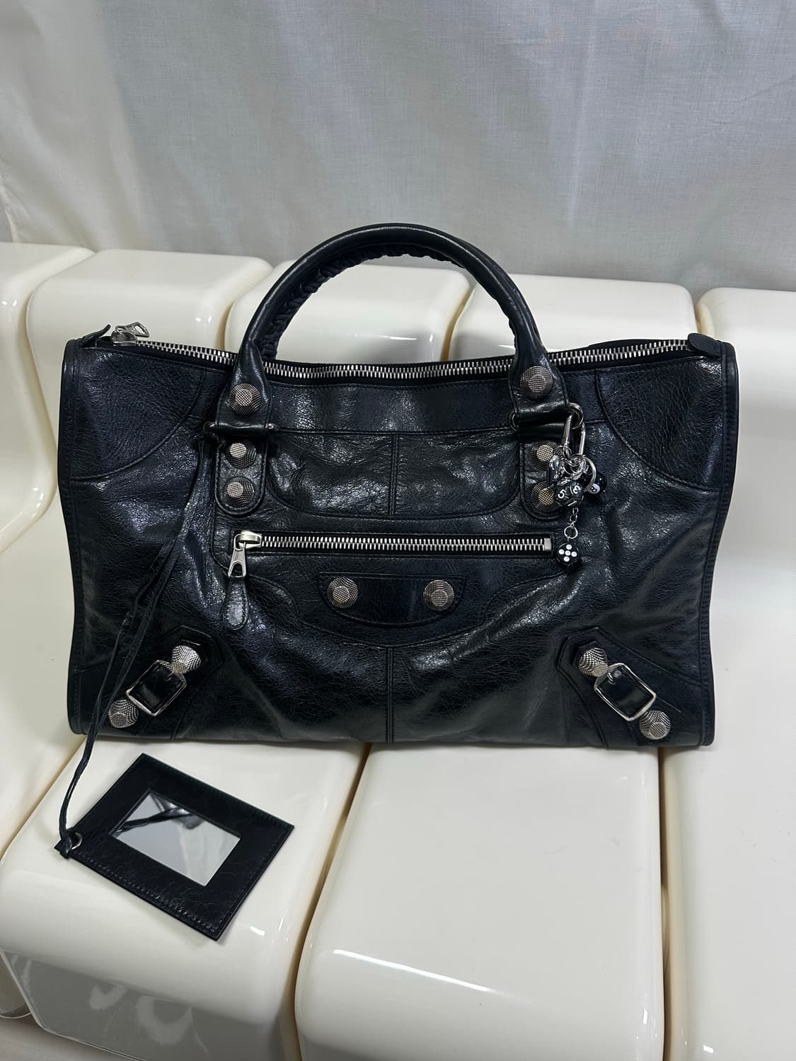 [A 정품] 발렌시아가 자이언트 시티 모터백 블랙 상품이미지2