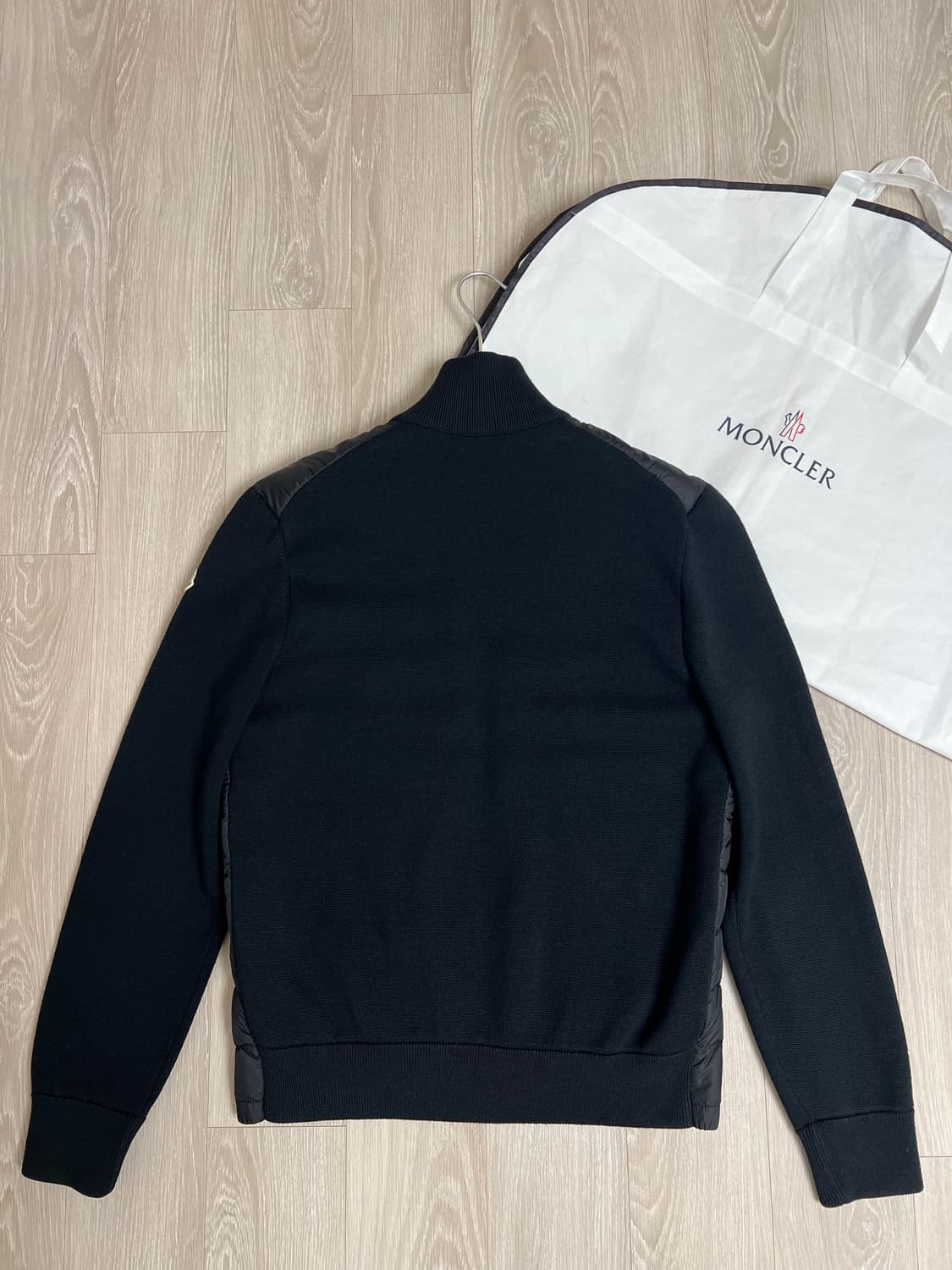 [블랙L/새상품급] 22F/W몽클레어 김현우 니트패딩 트리콧 풀구성 상품이미지8